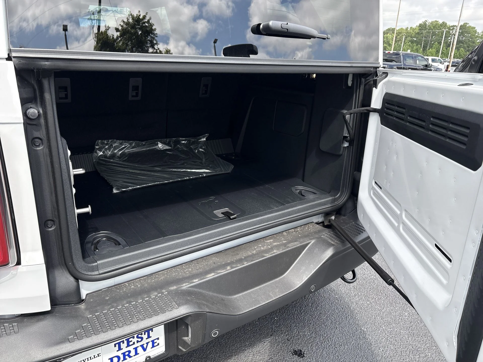 New 2026 Oxford White Ford Badlands® image 22
