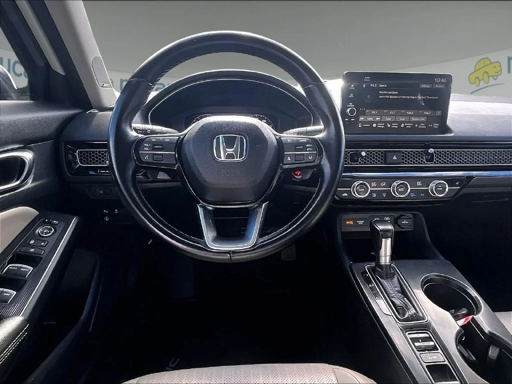 Used 2022 White Honda Touring image 17