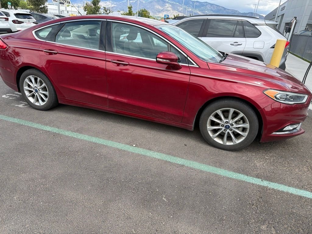 Used 2017 Red Ford SE image 4
