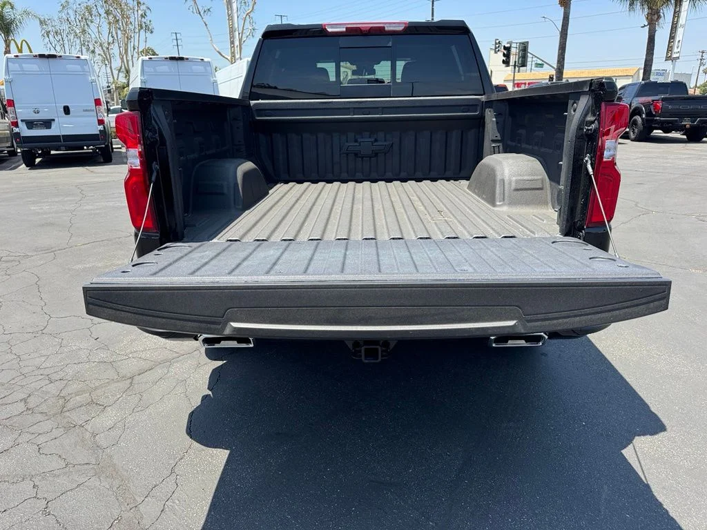 Used 2025 Black Chevrolet High Country image 15