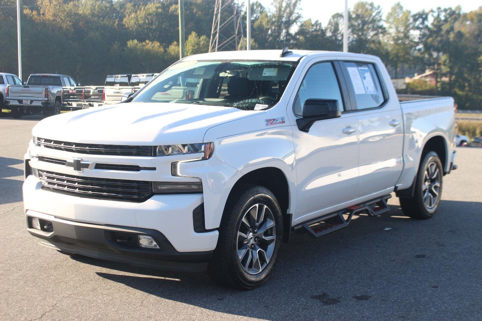 Used 2022 SUMMIT WHITE Chevrolet RST image 3