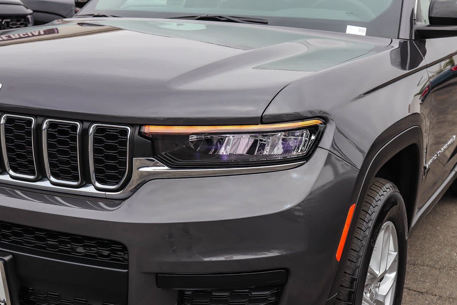 Used 2025 Baltic Gray Metallic Clearcoat Jeep Laredo X image 7