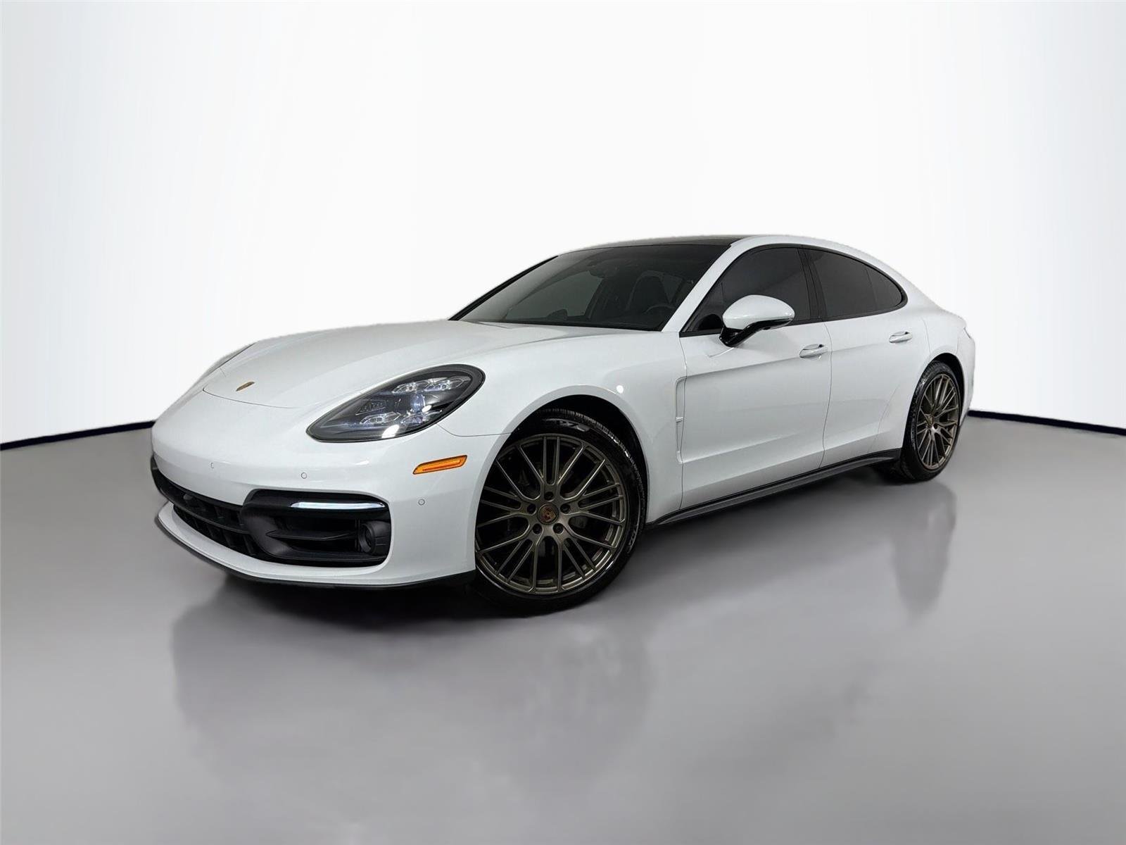2023 Porsche Panamera 4 Platinum Edition's photo