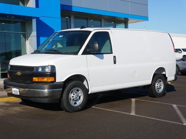 New 2025 Summit White Chevrolet WT image 2