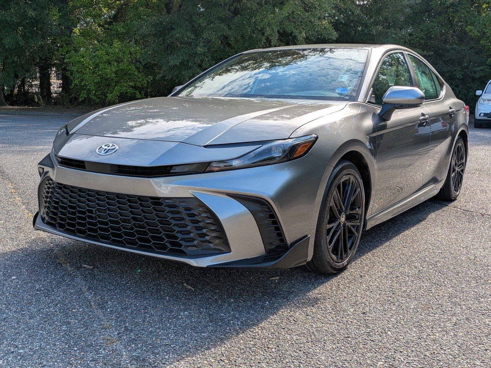Used 2025  Toyota SE image 8
