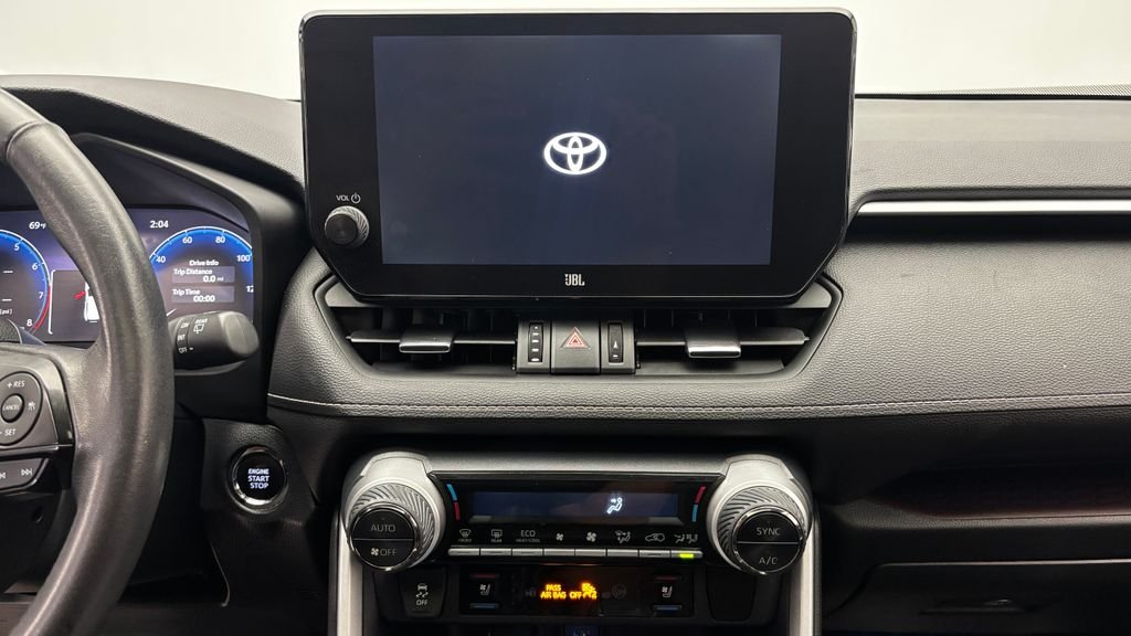 Used 2023  Toyota Limited image 16