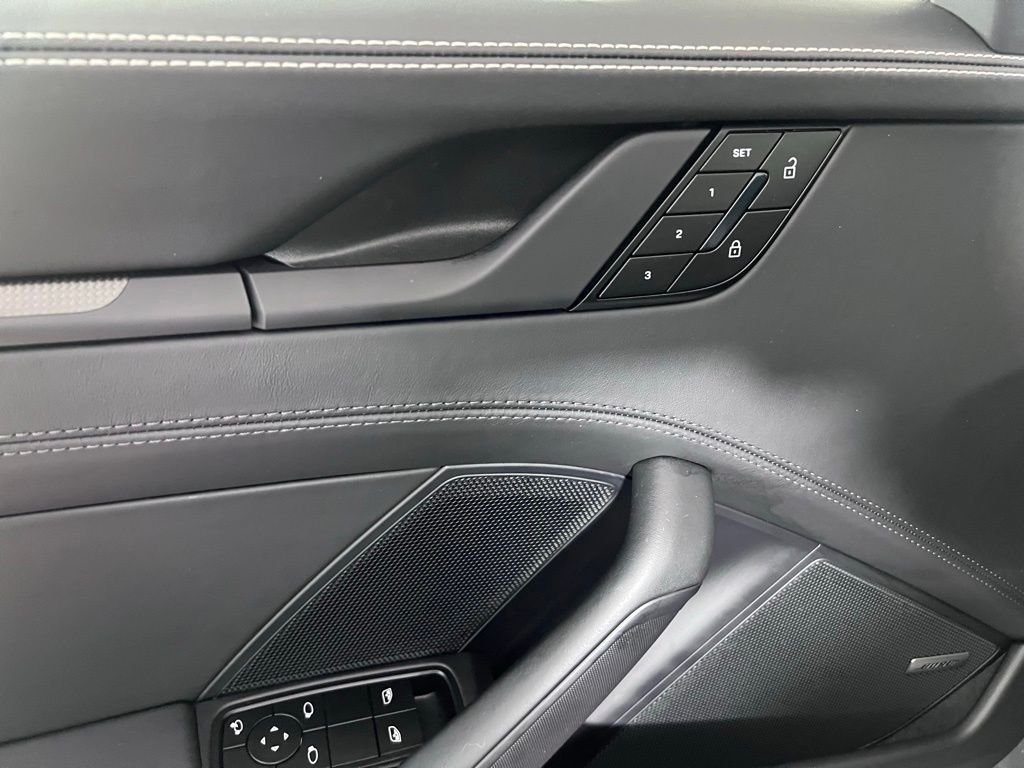 Certified Used 2025  Porsche Carrera image 27
