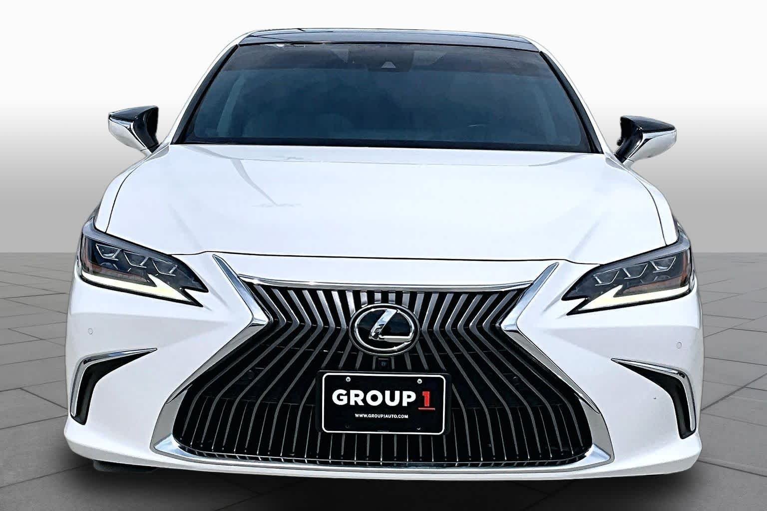 Used 2019 Eminent White Pearl Lexus Ultra Luxury image 4