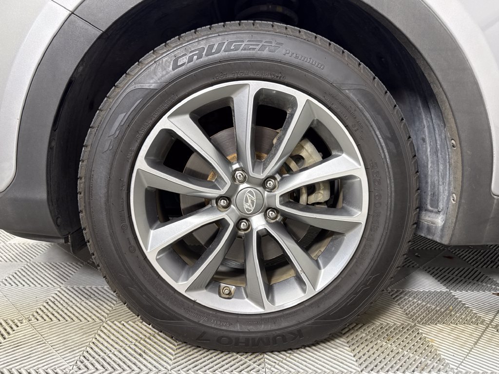 Used 2018 Gray Hyundai SE image 19