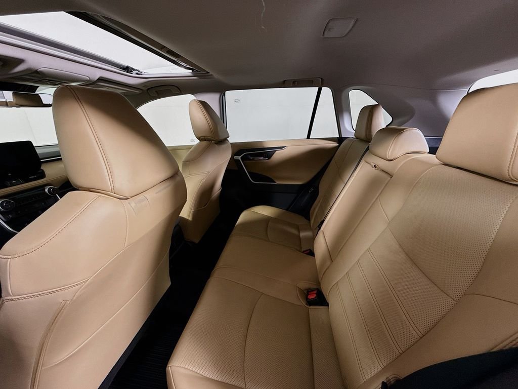 Used 2024 Wind Chill Pearl Toyota Hybrid Limited image 34
