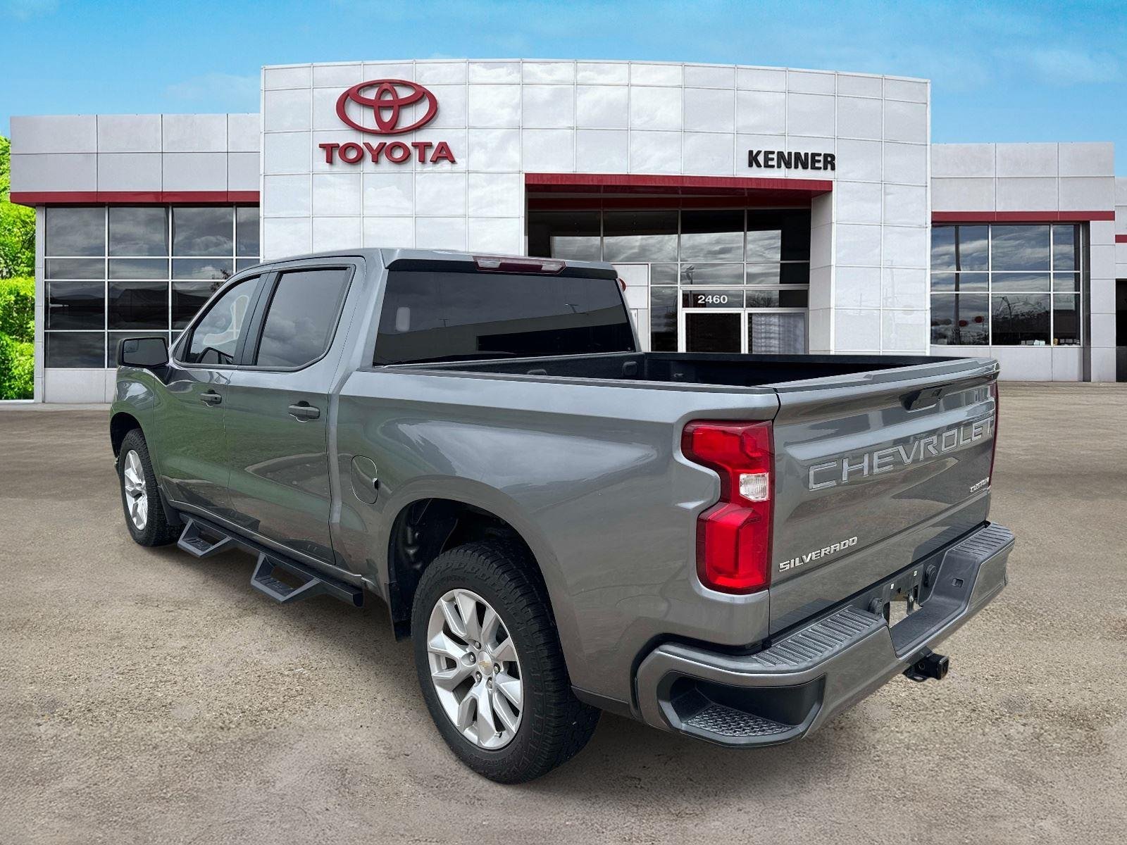 Used 2022 Satin Steel Metallic Chevrolet Custom image 7
