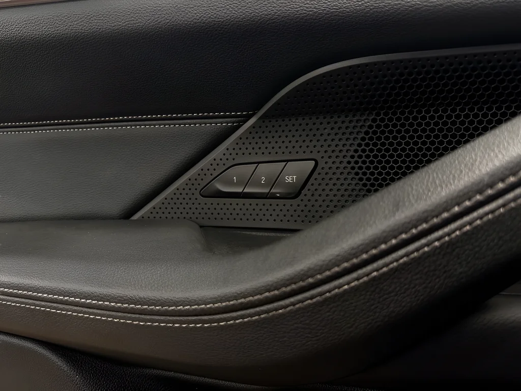 Used 2025 Black BMW xDrive40 image 16