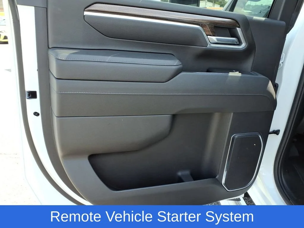 Used 2025 Summit White Chevrolet LT image 29