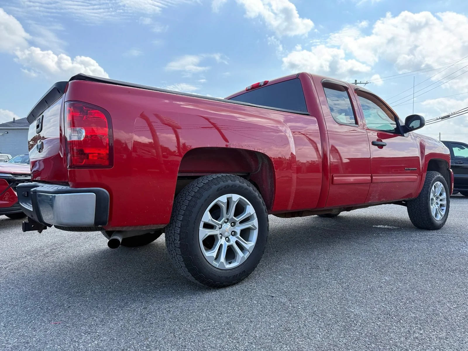 Used 2011 VICTORY RED Chevrolet LT image 7