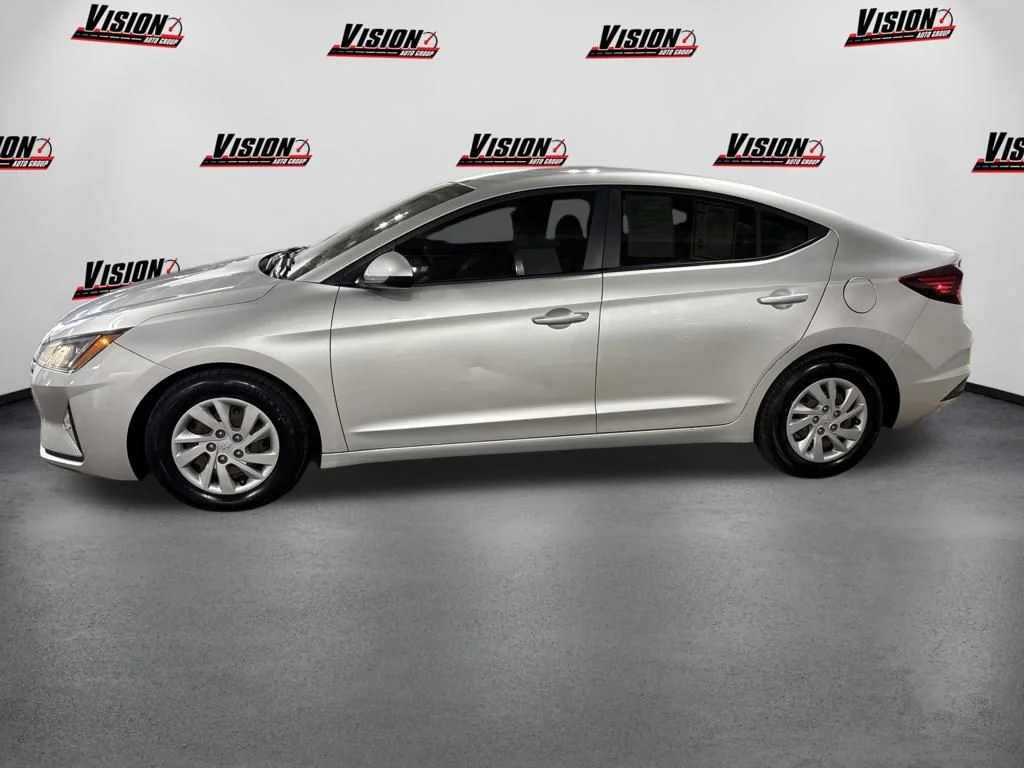 Used 2020 Silver Hyundai SE image 8