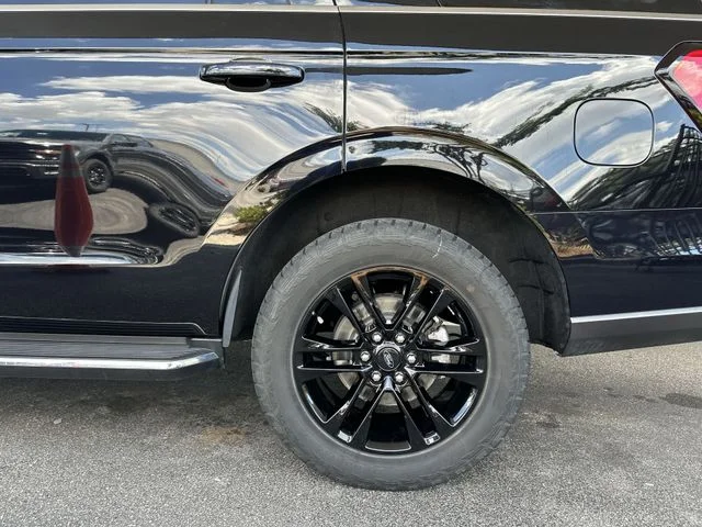 Used 2023 Black Ford XLT image 10
