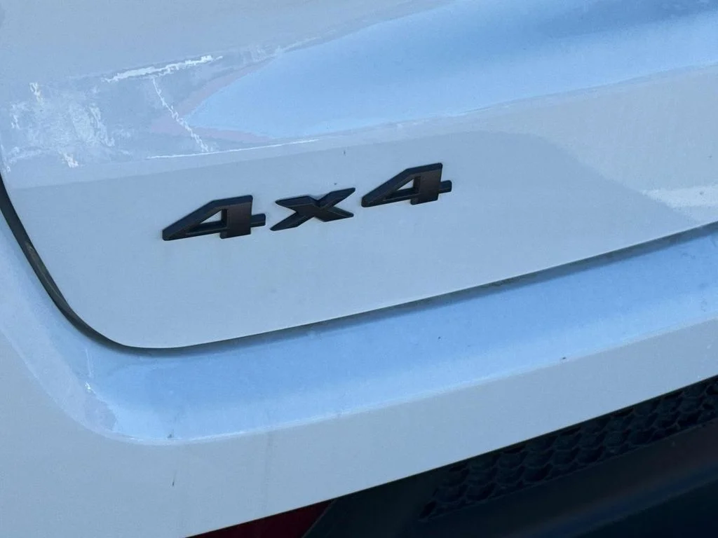New 2026 White Jeep Latitude image 5
