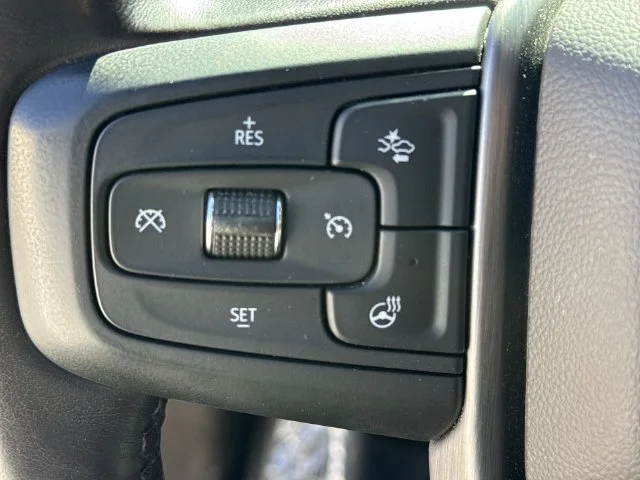 Used 2022 White GMC Denali image 17