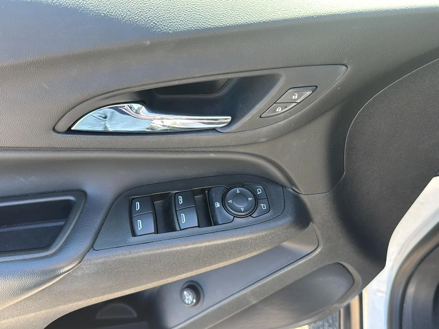 Used 2024 Summit White Chevrolet LT image 12