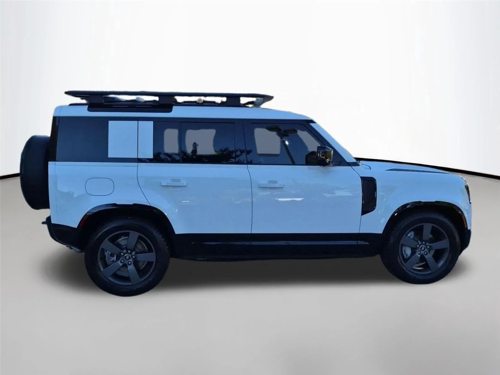 Used 2025 Fuji White Land Rover X-Dynamic SE image 6