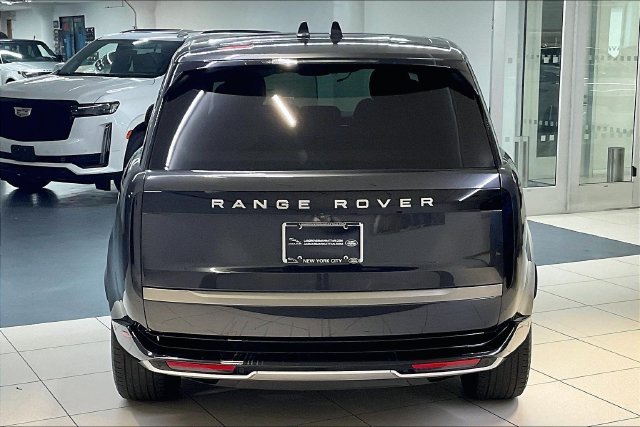 Used 2024 Gray Land Rover SE image 3