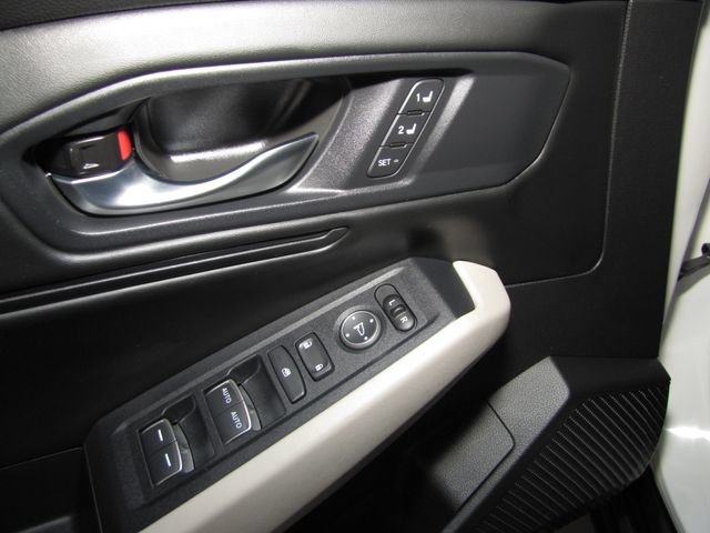 2025 Honda Accord Hybrid EX-L - Photo 11