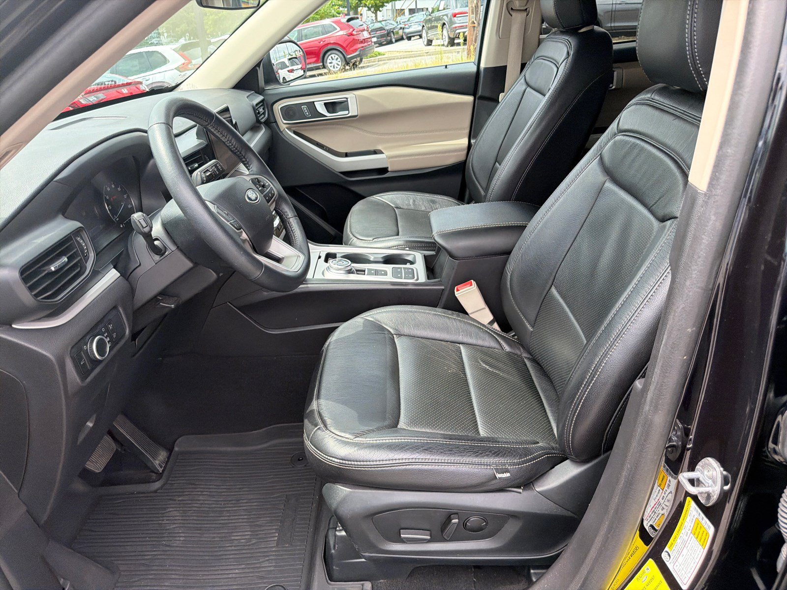 Used 2023 Agate Black Metallic Ford XLT image 9