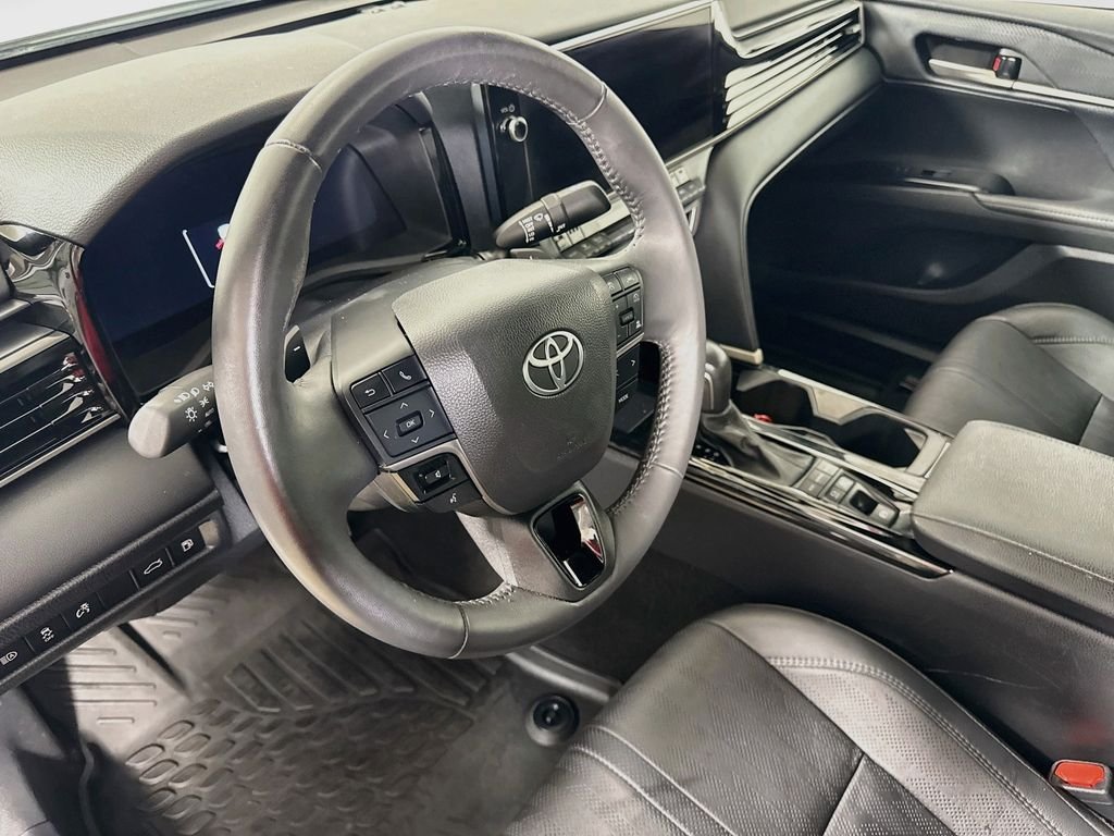 Used 2025 Wind Chill Pearl Toyota XSE image 10