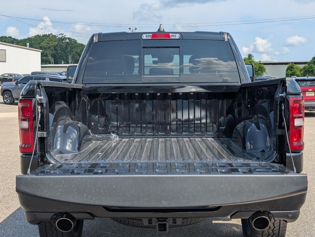 New 2026 Diamond Black Crystal Pearl-Coat Exterior Paint RAM Laramie image 34