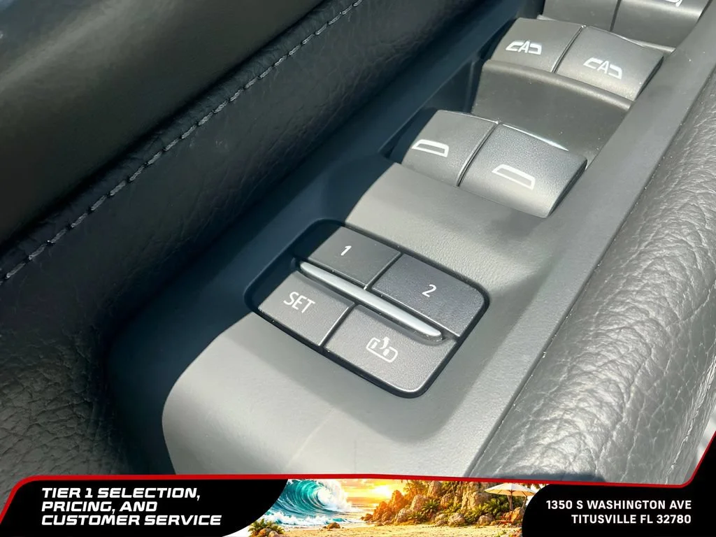 Used 2022 White Frost Tricoat GMC Denali image 22