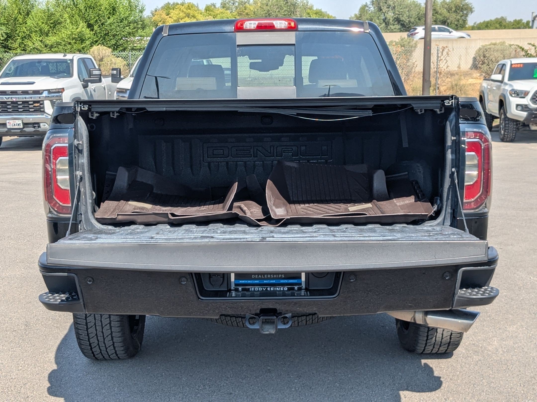Used 2017 ONYX BLACK GMC Denali image 32