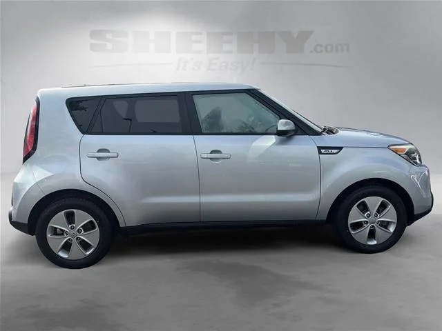 Used 2015 Bright Silver Kia  image 10