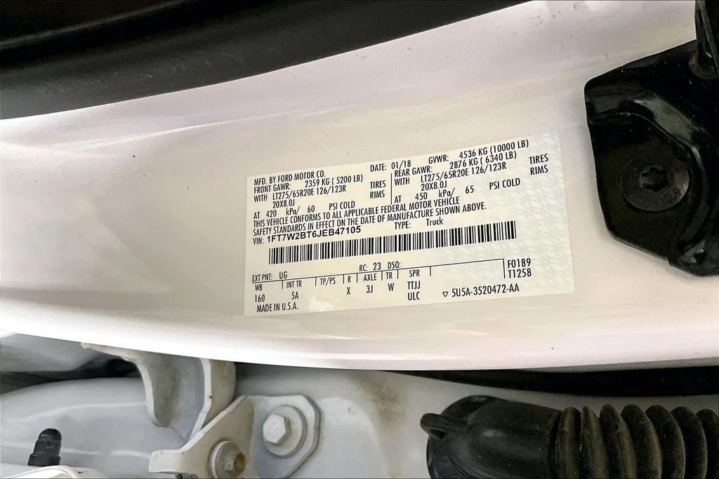 Certified Used 2018 White Platinum Clearcoat Metallic Ford Lariat image 26
