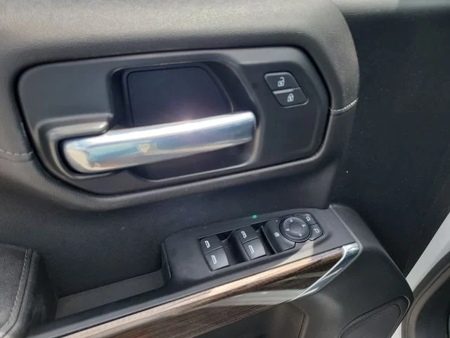 Used 2021 White Chevrolet LT image 18
