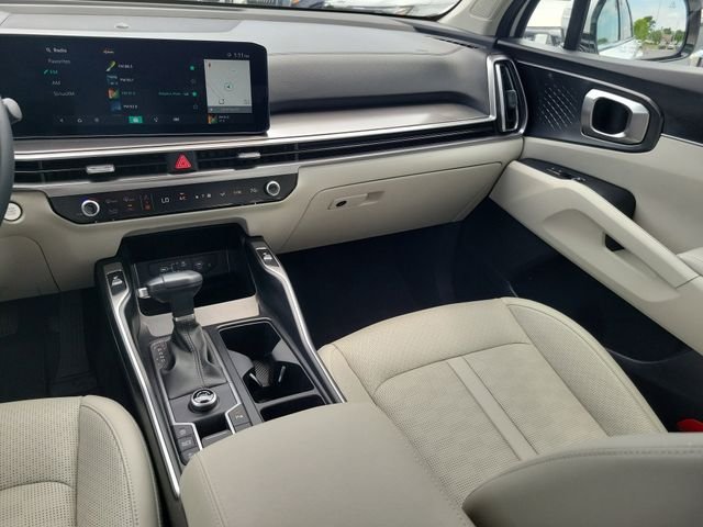 Used 2025 White Kia S image 12