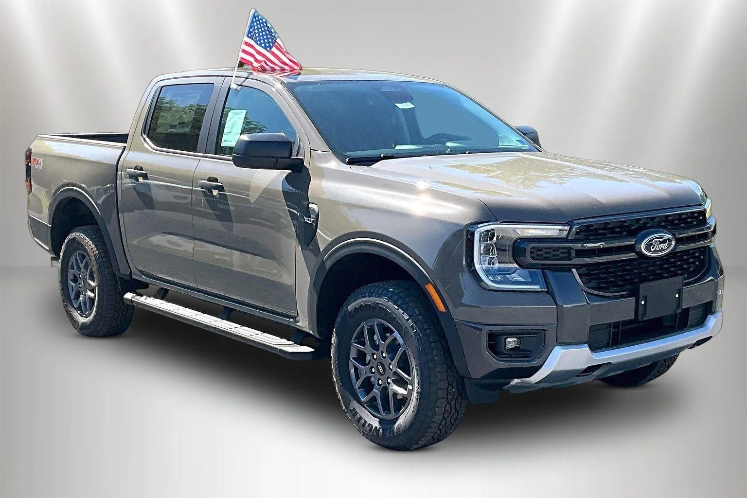 New 2026 Marsh Gray Ford XLT image 2