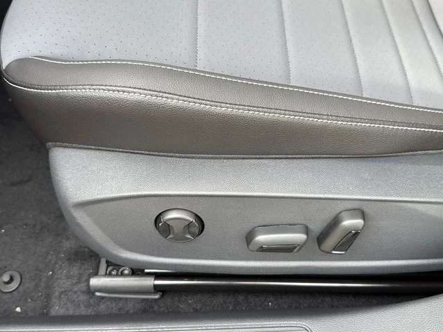 New 2026 Kings Red Metallic Volkswagen 1.5T SE image 37