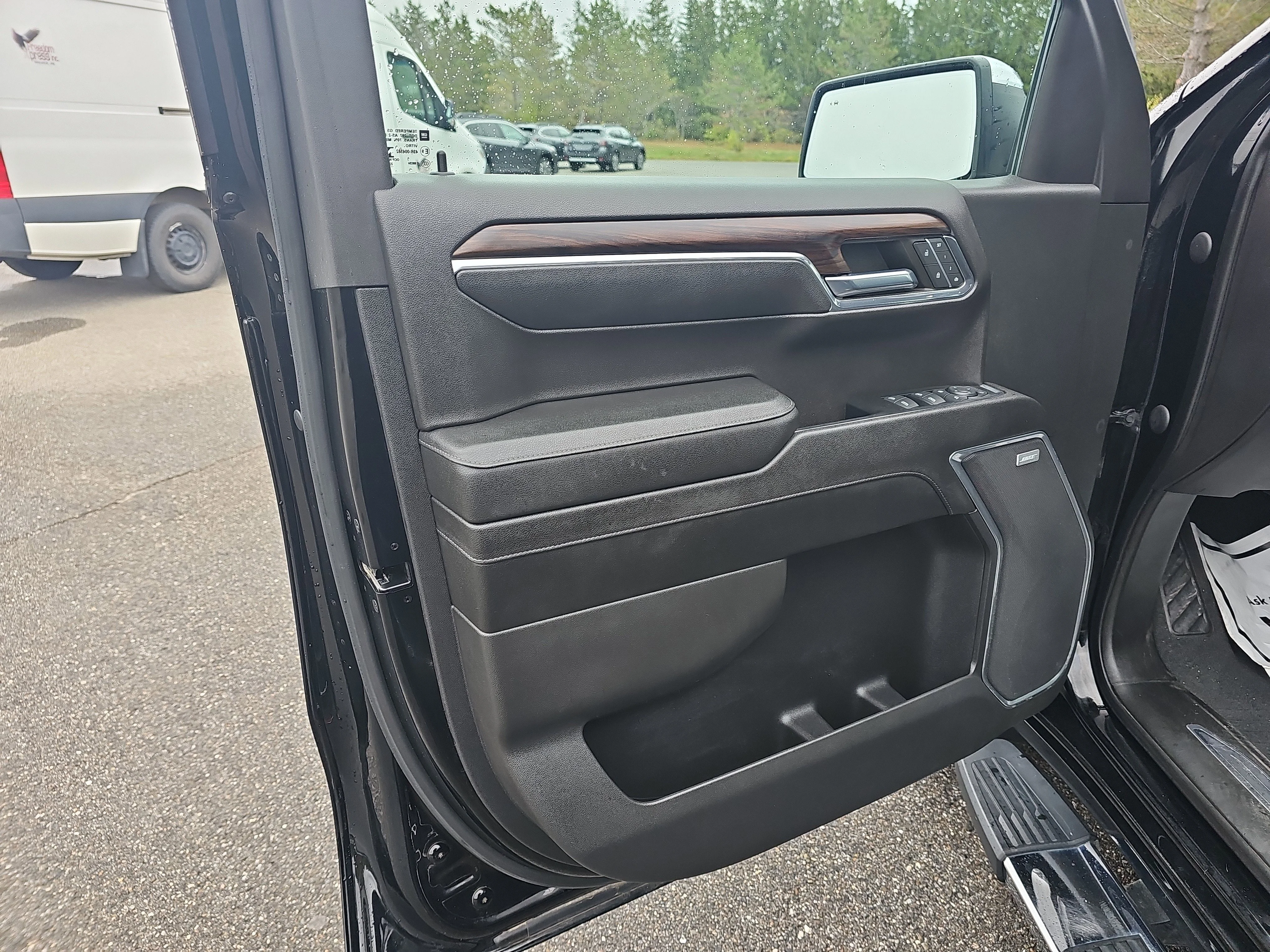 Used 2023 Onyx Black GMC SLT image 9