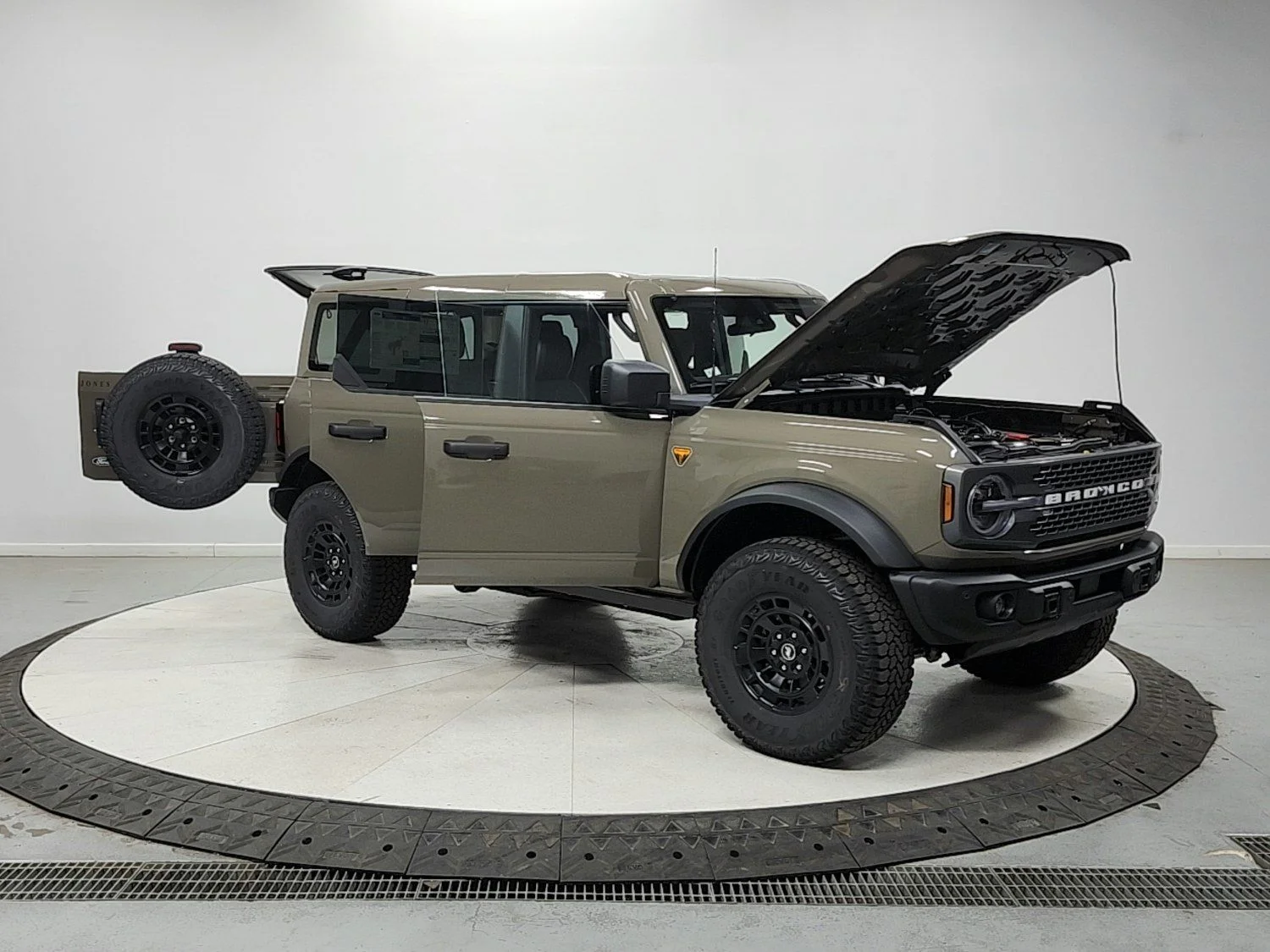 New 2026 Marsh Gray Ford Badlands® image 9