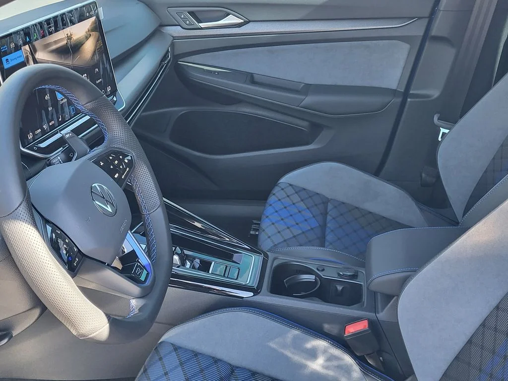 New 2026 Lapiz Blue Metallic Volkswagen 2.0T image 17