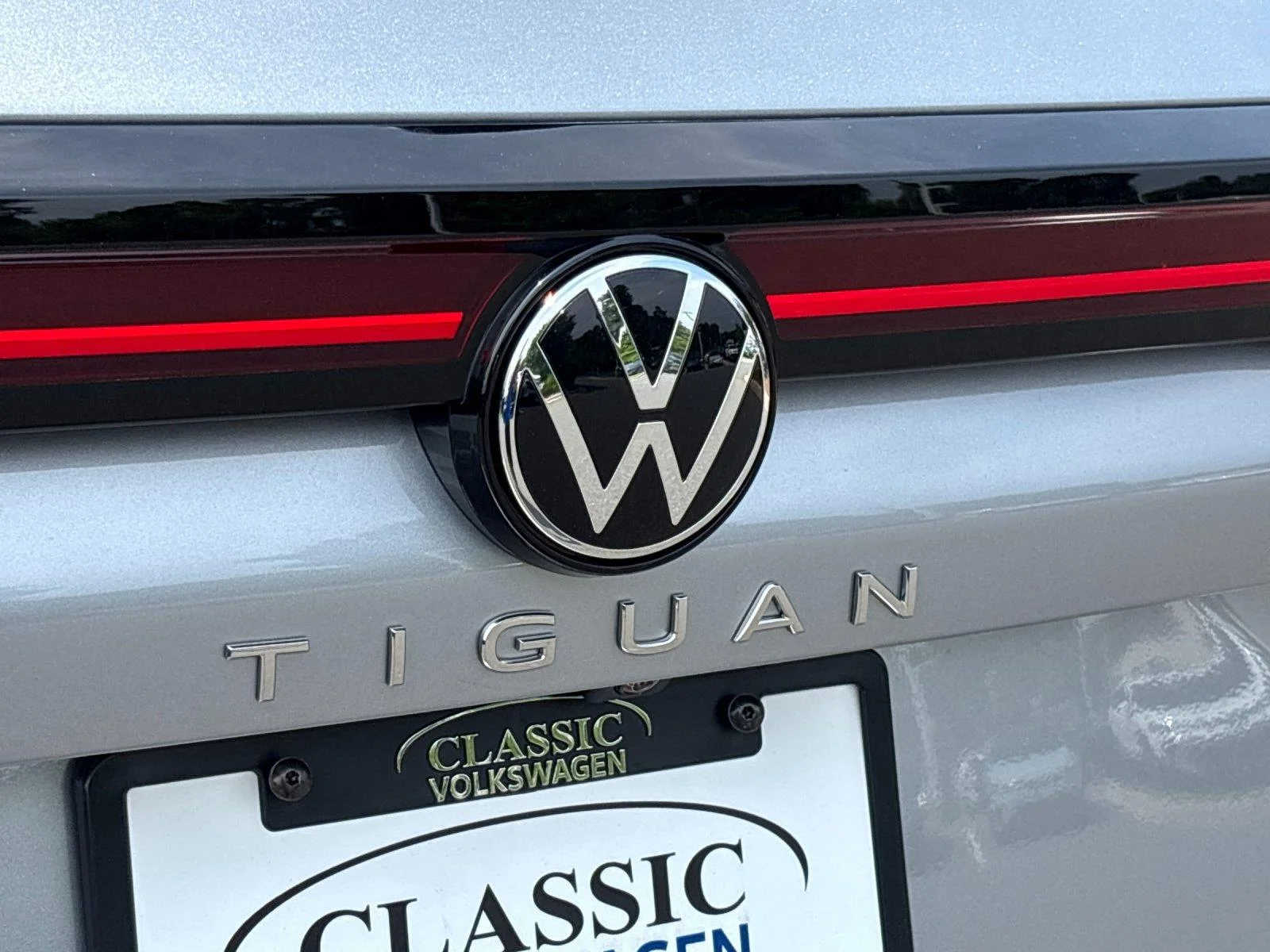 New 2026 Pyrite Silver Metallic Volkswagen SE image 11