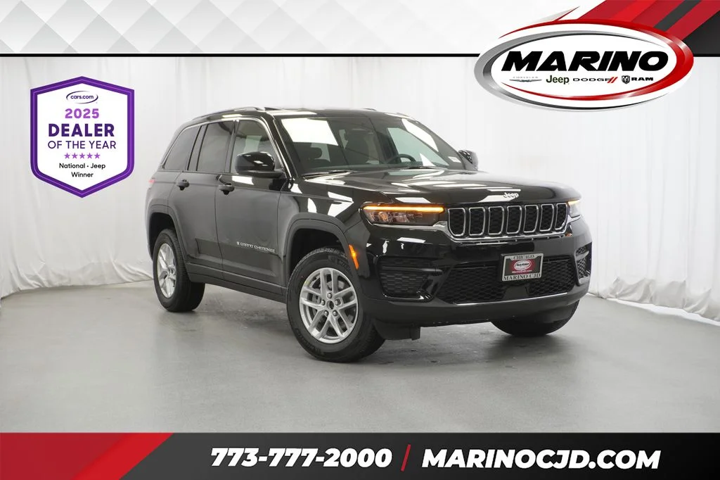 New 2026 Diamond Black Crystal Pearl-Coat Exterior Paint Jeep Laredo X image 1