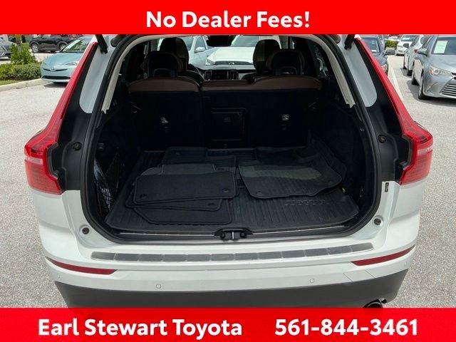 Used 2019 White Volvo T5 Momentum image 12