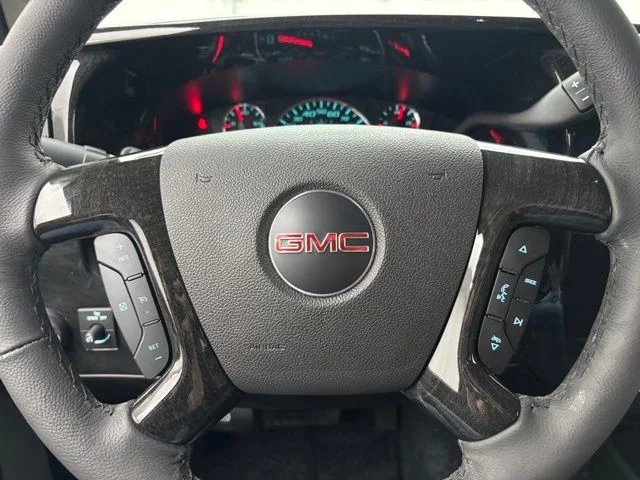 New 2026 Onyx Black GMC Explorer Limited SE image 32