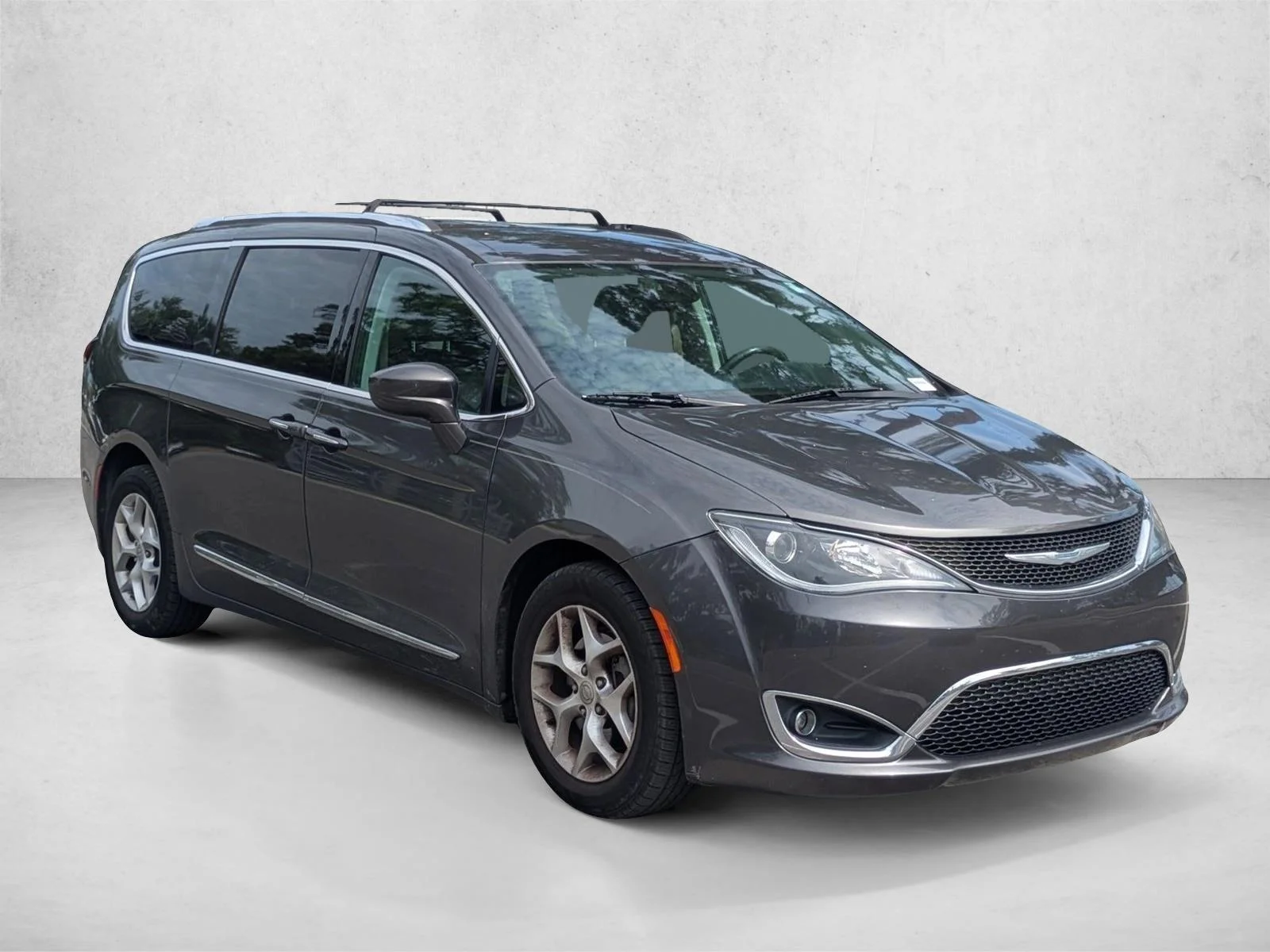 Used 2017 Granite Crystal Metallic Clearcoat Chrysler Touring-L Plus image 3