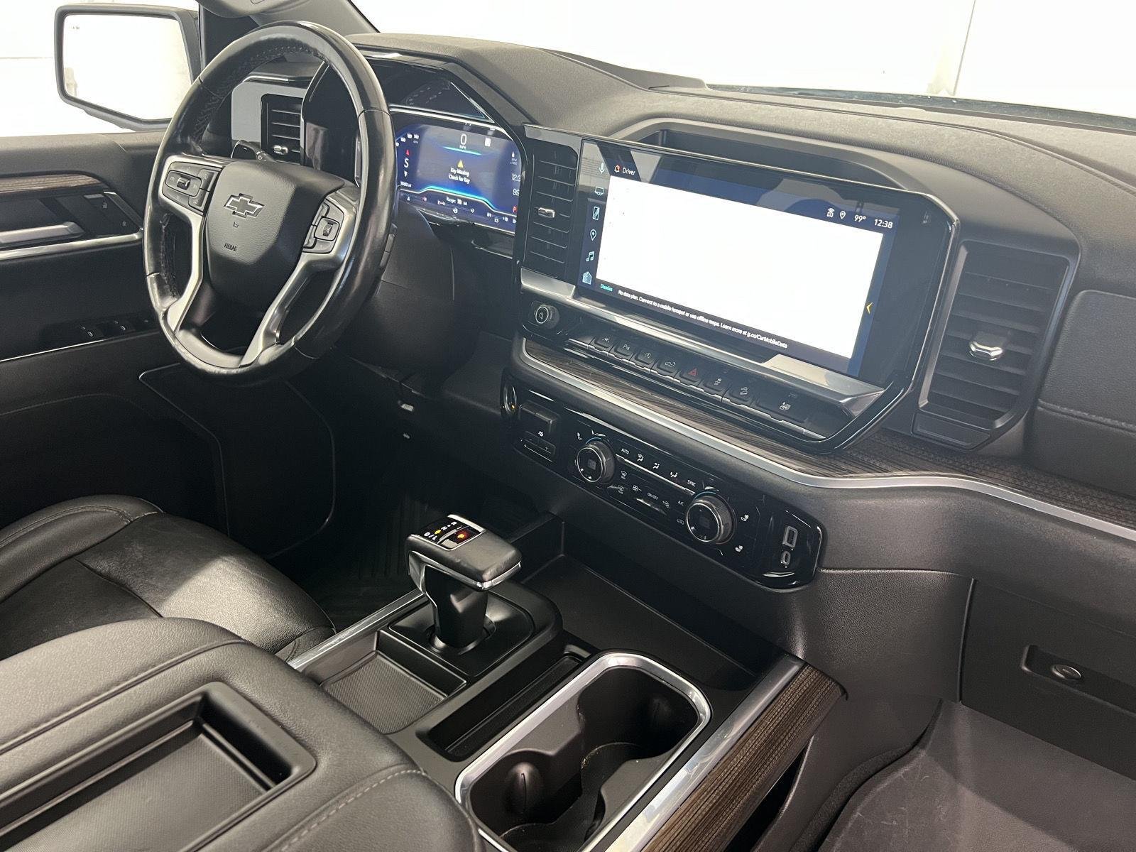 Used 2022 Summit White Chevrolet RST image 32