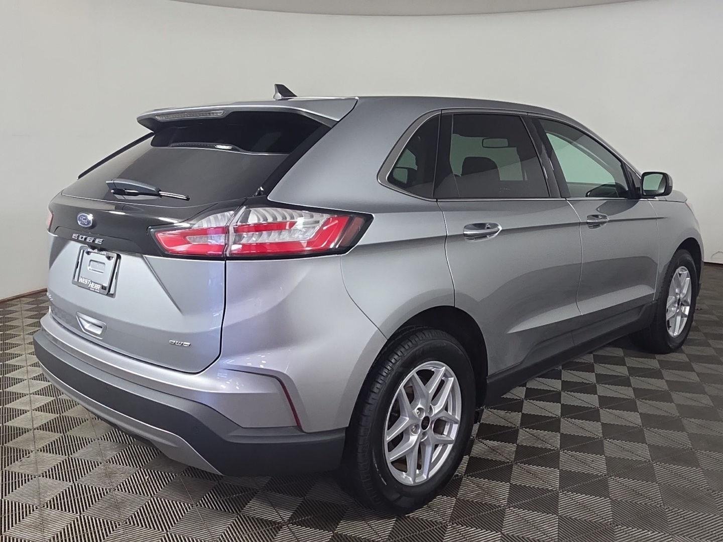 Used 2024 Iconic Silver Ford SEL image 22