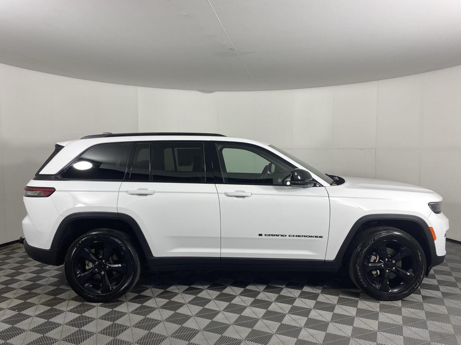 Used 2023 Bright White Clearcoat Jeep Altitude X image 3