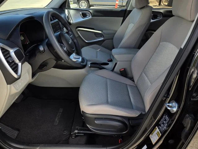 Used 2025 Fusion Orange Kia LX image 25