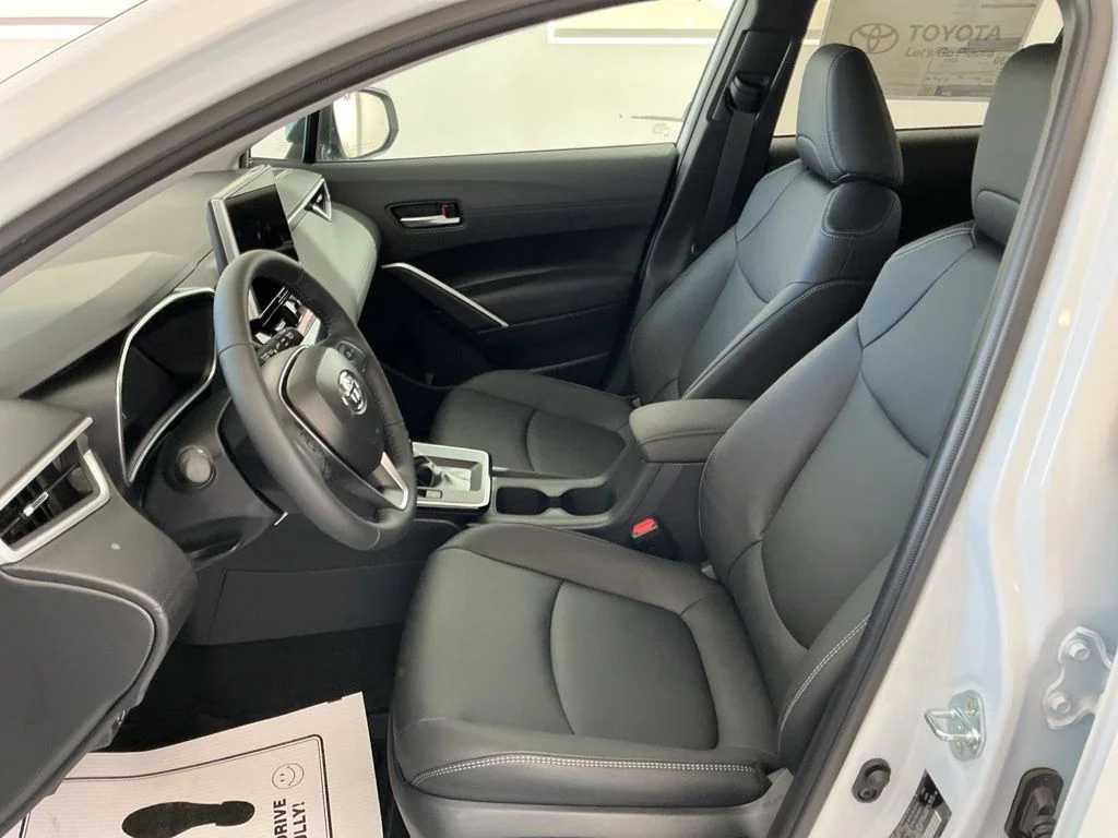 2026 Toyota Corolla Cross XLE - Photo 9